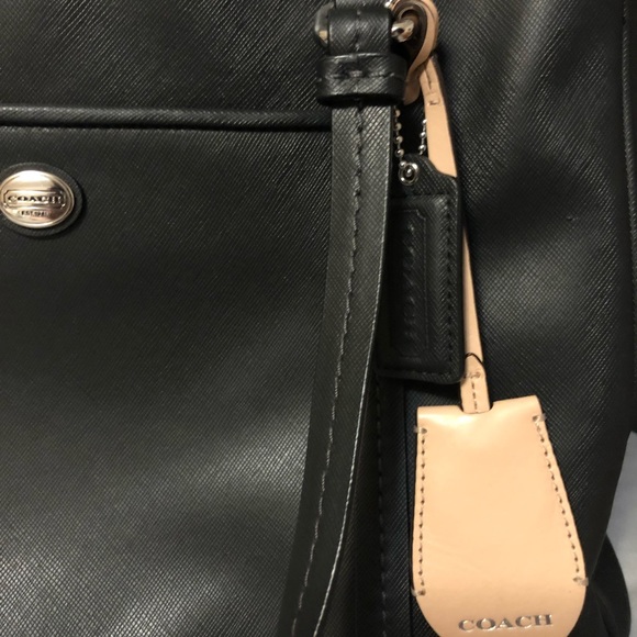 ⭐️Coach Handbag - Picture 3 of 8